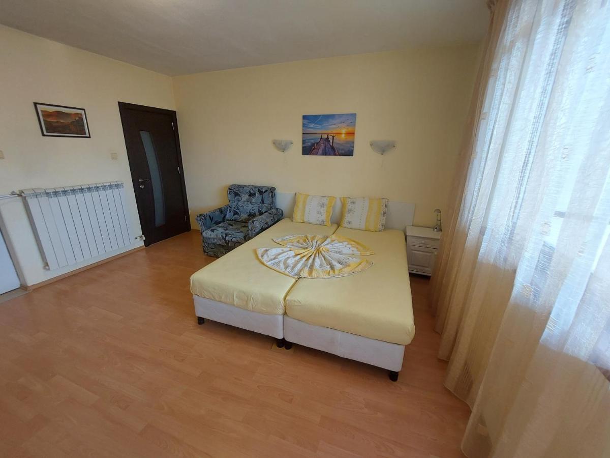 Primorski Briz Guest House พรีมอร์สโก ภายนอก รูปภาพ