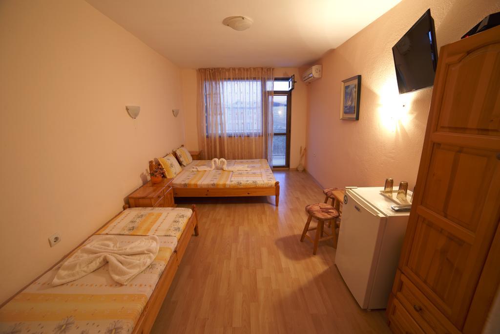 Primorski Briz Guest House พรีมอร์สโก ภายนอก รูปภาพ